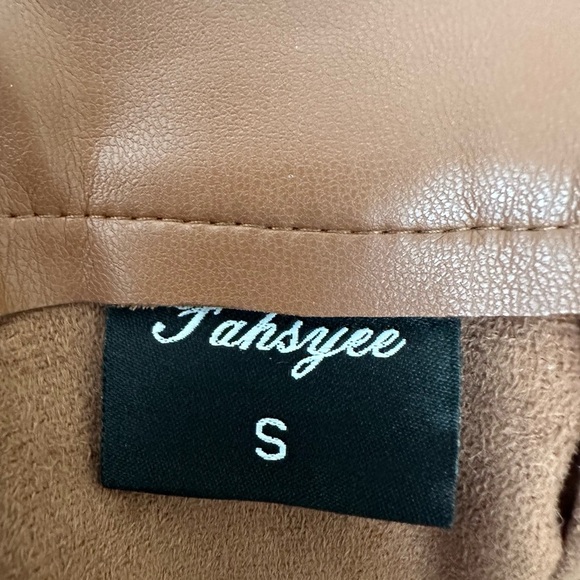 Women’s Pleather Mini Skirt - Picture 5 of 5